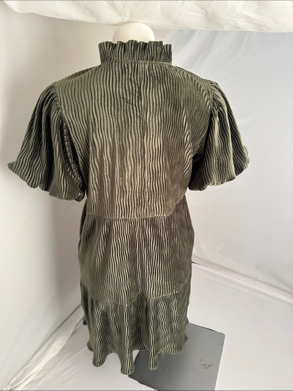 THML olive green v-neck puff sleeve velvet oversized tiered dress S - Picture 5 of 14